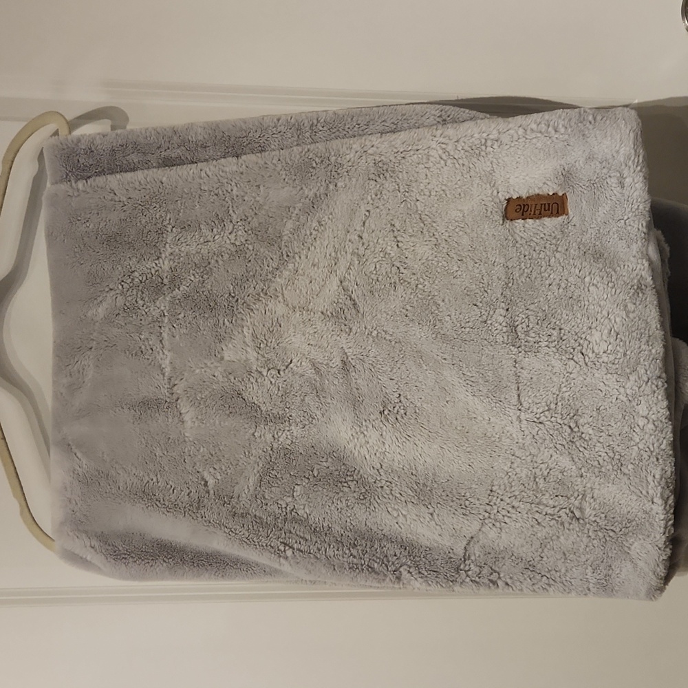 Unhide Marshmallow Blanket
